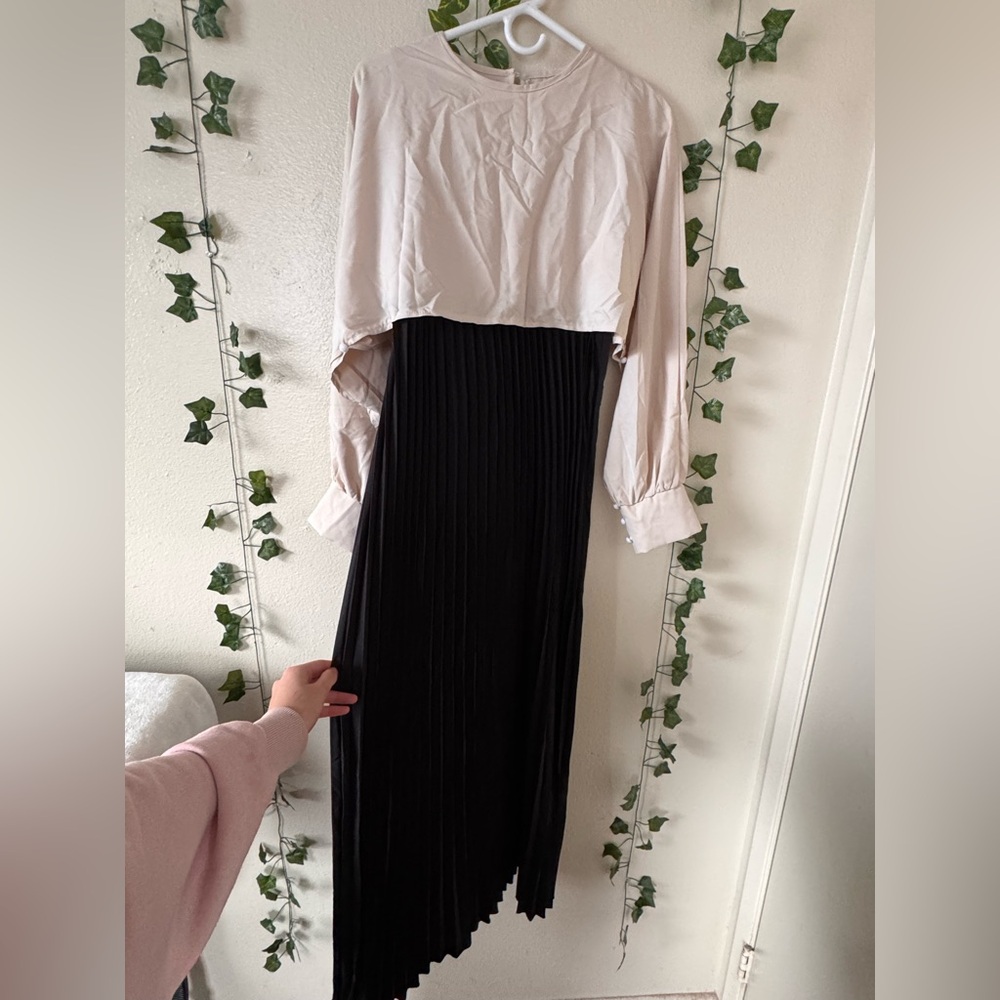 SHEIN | Black and Cream Pleated Maxi Dress